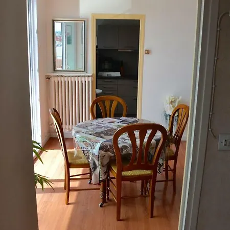 Appart Refait A Neuf Proche Gare Et Centre Ville Apartamento